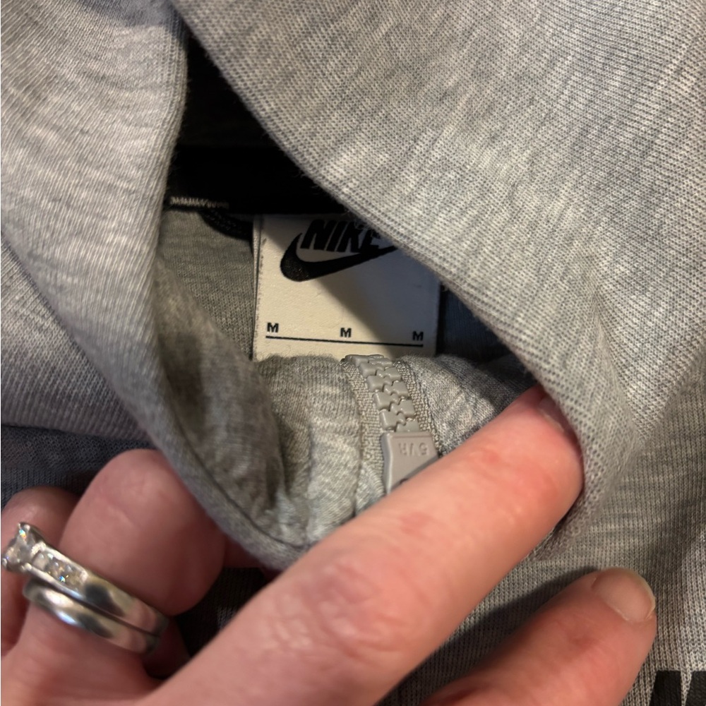 Nike Tech Boys Light Gray Full-Zip Hoodie Size Medium - Picture 3 of 6